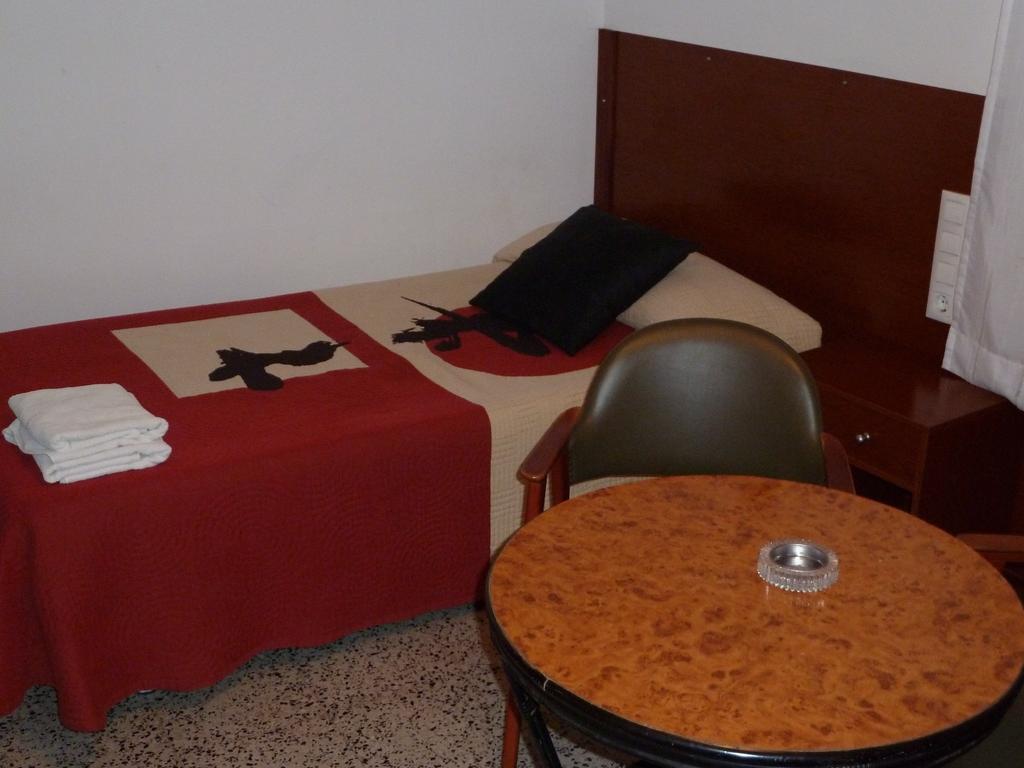 Hotel Restaurant Fonda Giralt Amer Pokoj fotografie