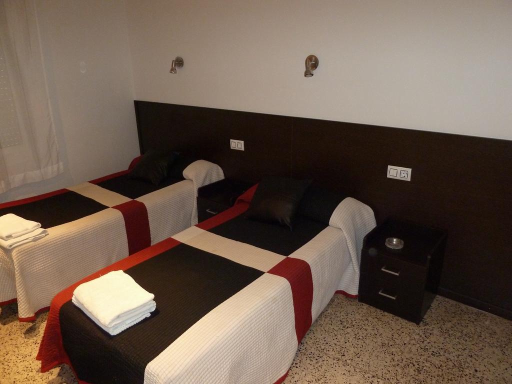 Hotel Restaurant Fonda Giralt Amer Pokoj fotografie