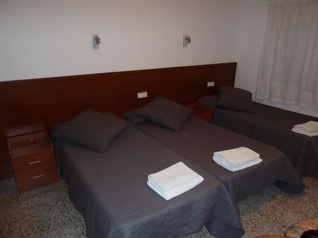 Hotel Restaurant Fonda Giralt Amer Pokoj fotografie